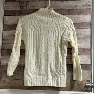 NWOT ASFGIMUJ LADIES SWEATER